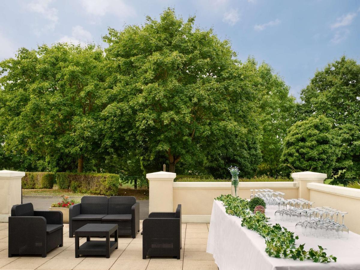 Radisson Blu Hotel Paris, Marne-la-Vallée Magny-le-Hongre Exterior foto The terrace of the hotel
