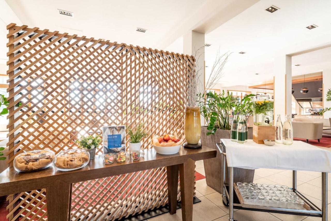 Radisson Blu Hotel Paris, Marne-la-Vallée Magny-le-Hongre Exterior foto Welcome to the meeting