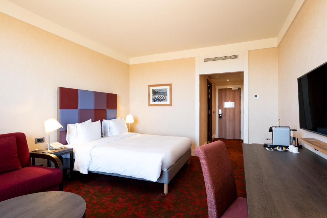 Radisson Blu Hotel Paris, Marne-la-Vallée Magny-le-Hongre Exterior foto Room at the Hilton Rome